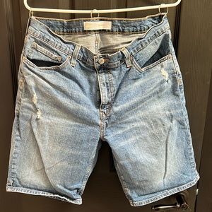 Men’s signature Levi Strauss jean shorts